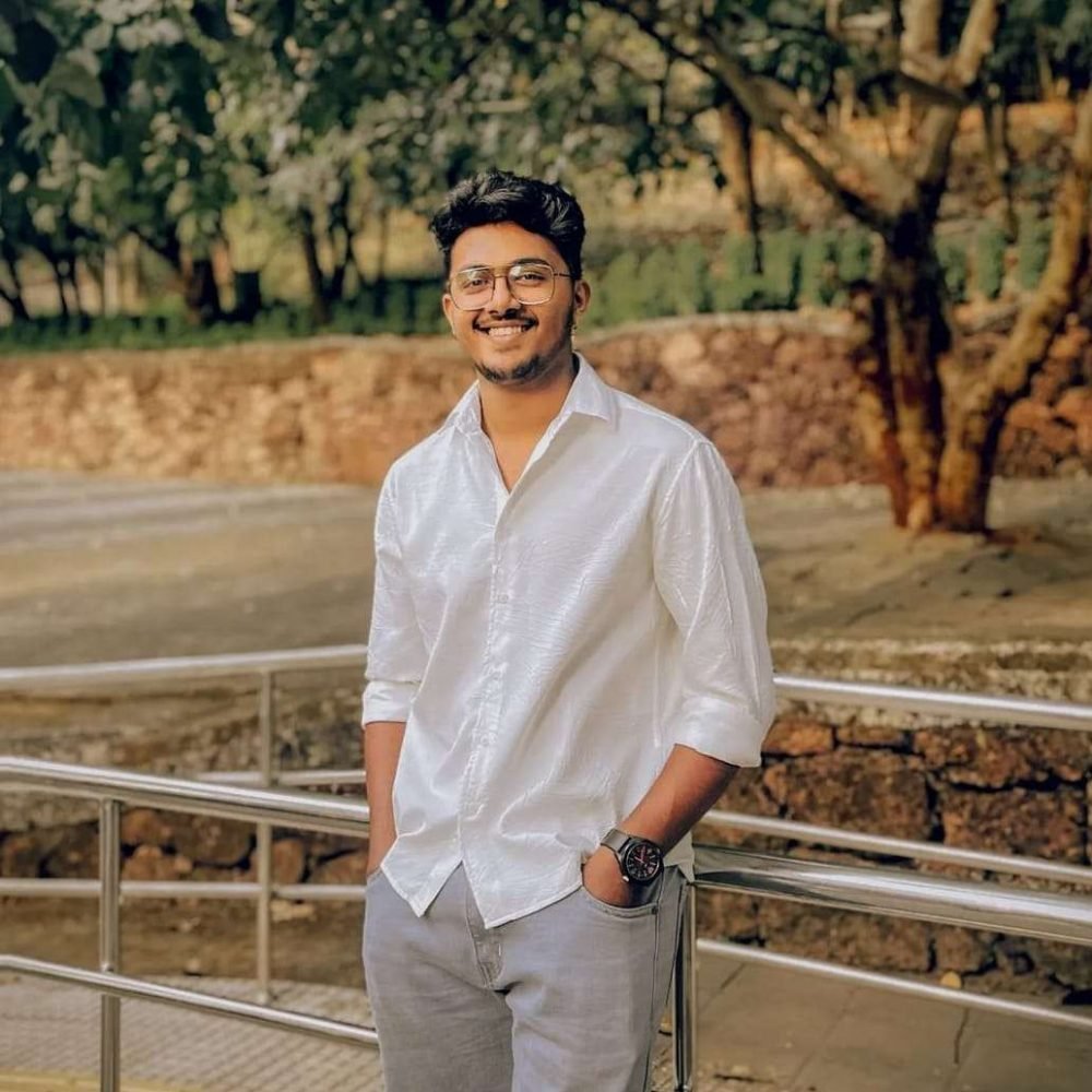 Adil palakkal - Graphic designer